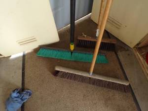 lot 172 image: Push Brooms - 3 Total