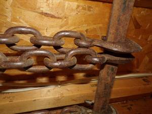 lot 185 image: Log Chain Approx. 12