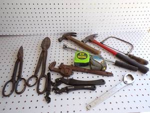 lot 190 image: Lot of Tools - Hammer, 2 Tape measures..etc.