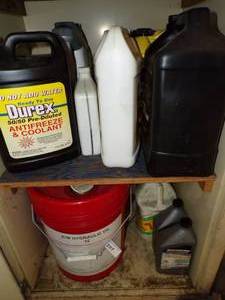 lot 207 image: Bottom 2 Shelves - Assortment of Auto Fluids