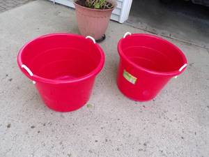 lot 237 image: Red 17 Gal Tub Pair