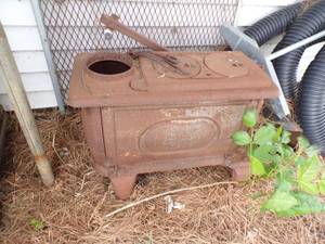 lot 242 image: Cast Iron Stove