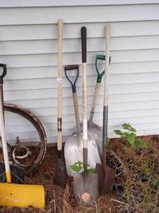 lot 245 image: 4 Shovels and Chisel