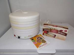 lot 253 image: Dehydrator and Jerky Gun