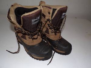 lot 275 image: Ranger Insulated  Boots Size 6 women