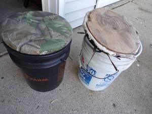 lot 281 image: Pair of Hunting Pails w Gear