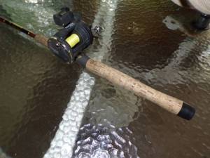 lot 330 image: Bait Casting Pole