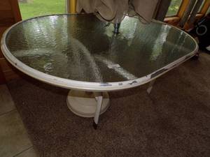 lot 373 image: Patio Table and 4 Chairs with Umbrella