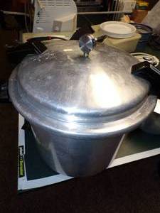 lot 378 image: Pressure Cooker