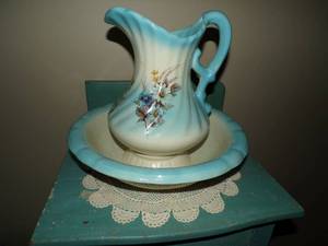 lot 406 image: Vintage Pitcher and Basin