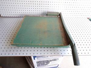 lot 410 image: Vintage 16 Paper Cutter