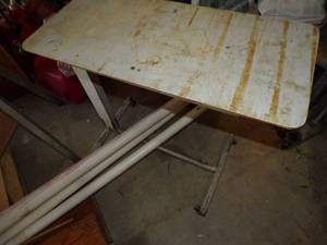 lot 417 image: Rolling Adjustable Table Top Shop Tool Table