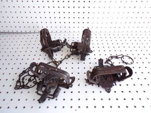 lot 434 image: Traps