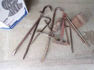 lot 453 image: Crowbars and Sledge Head and Weight