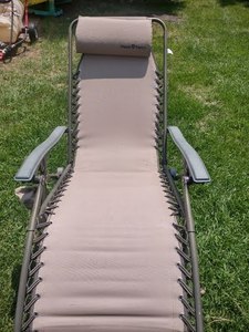 lot 445 image: Lounger Chair