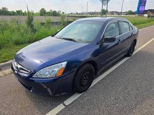 lot 7 image: 2004 Honda Accord LX