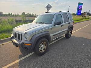 lot 9 image: 2004 Jeep Liberty Sport
