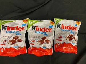 lot 16 image: BB1 - Collection of 3 Kinder Chocolate Mini Bags