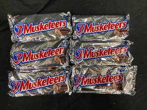 lot 17 image: CC1 - Set of 6 3 Musketeers Candy Bars with Best Before Date 122024