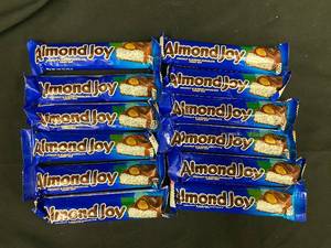 lot 18 image: DD1 - Lot of 11 Almond Joy Candy Bars
