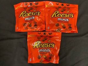 lot 22 image: HH1 - Lot of 3 Reeses Minis Unwrapped Chocolate Pouches