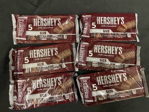 lot 23 image: II1 - Set of 6 Packs Hersheys Milk Chocolate Snack Size