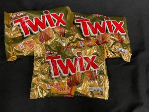 lot 27 image: MM1 - 3 Packs of Twix Fun Size Candy - 3.02 lbs Total