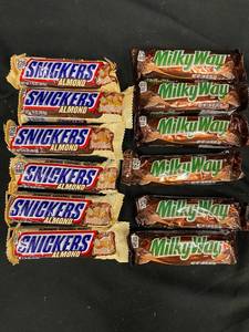 lot 43 image: AA2 - Lot of 10 Candy Bars Snickers Almond & Milky Way