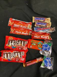 lot 50 image: AA2 - Assortment of Candy Bars and Chocolate Treats