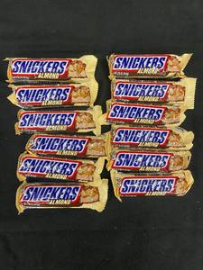 lot 64 image: BB2 - Lot of 10 Snickers Almond Candy Bars