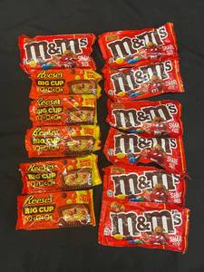 lot 65 image: BB2 - Collection of M&Ms and Reeses Big Cup Share Size Candy Packs