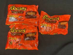 lot 106 image: LL2 - Lot of 3 Packs of Reeses Snack Size Peanut Butter Cups
