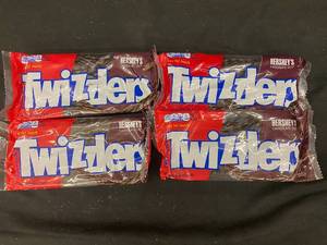 lot 122 image: PP2 - Set of 4 Twizzlers Hersheys Chocolate Flavored Candy Packs