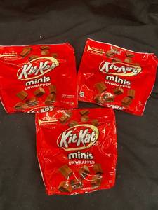lot 136 image: VV2 - Lot of 3 Kit Kat Mini Unwrapped Chocolates