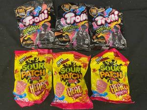 lot 173 image: EE3 - Set of 5 Assorted Candy Bags including Trolli and Sour Patch Kids
