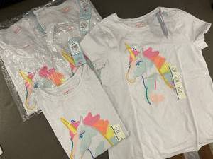 lot 8 image: Set of 6 Large Girls Unicorn Print Short Sleeve T-Shirts (Size L 10-12)