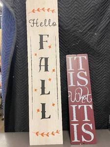 lot 41 image: Reversible Wooden Wall Signs for Halloween and Fall Decor