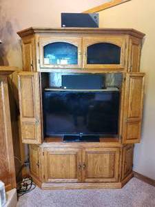 lot 8 image: Gorgeous T.V. Cabinet with Lots of Storage Space. TV not included 