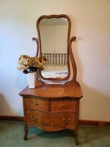 lot 10 image: Gorgeous antique Dresser with Mirror and Floral Dcor