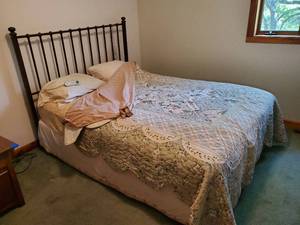 lot 11 image: Queen Size Sleep Number Bed with Iron rod Headboard