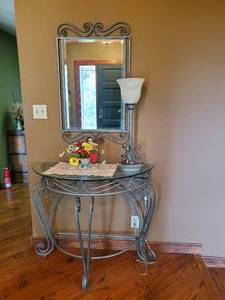 lot 14 image: Beautiful Metal Side table with Mirror Lamp and Floral Dcor