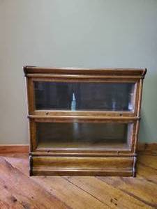 lot 15 image: Gorgeous Vintage Lawyers Book Cabinet