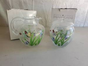 lot 26 image: Beautiful 5th Ave. Crystal Butterfly Picture and Lidded Jar