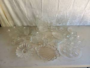 lot 27 image: Large Lot of Crystal Pieces
