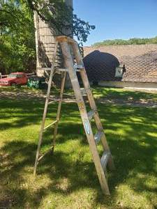 lot 33 image: Werner 6 Foot Step Ladder Aluminum