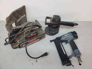 lot 84 image: 2 Hand Sanders and Pneumatic Tac Gun