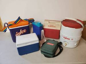 lot 134 image: Nice Lot of Coolers and Canteens including a Igloo tag-a-long Ten