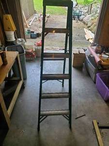 lot 142 image: Keller 6ft Fiberglass Step ladder