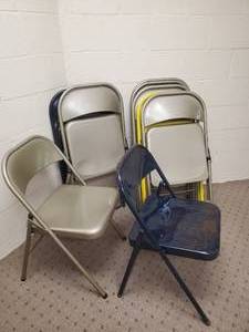 lot 148 image: 9 Heavy Duty Metal Folding Chairs