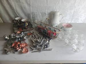 lot 152 image: Large Lot of Silverware Cookie Cutters and other Kitchen items